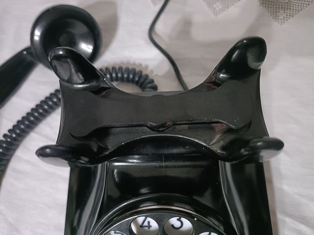 Teléfono años 50 de baquelita, perfecto.
