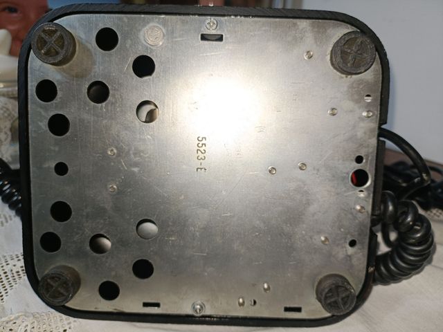 Teléfono años 50 de baquelita, perfecto.