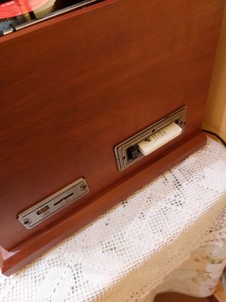 TOCADISCOS VINILOS  USB RADIO CASET  INCLUIDO