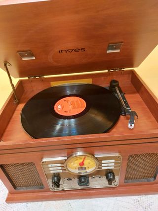 TOCADISCOS VINILOS  USB RADIO CASET  INCLUIDO
