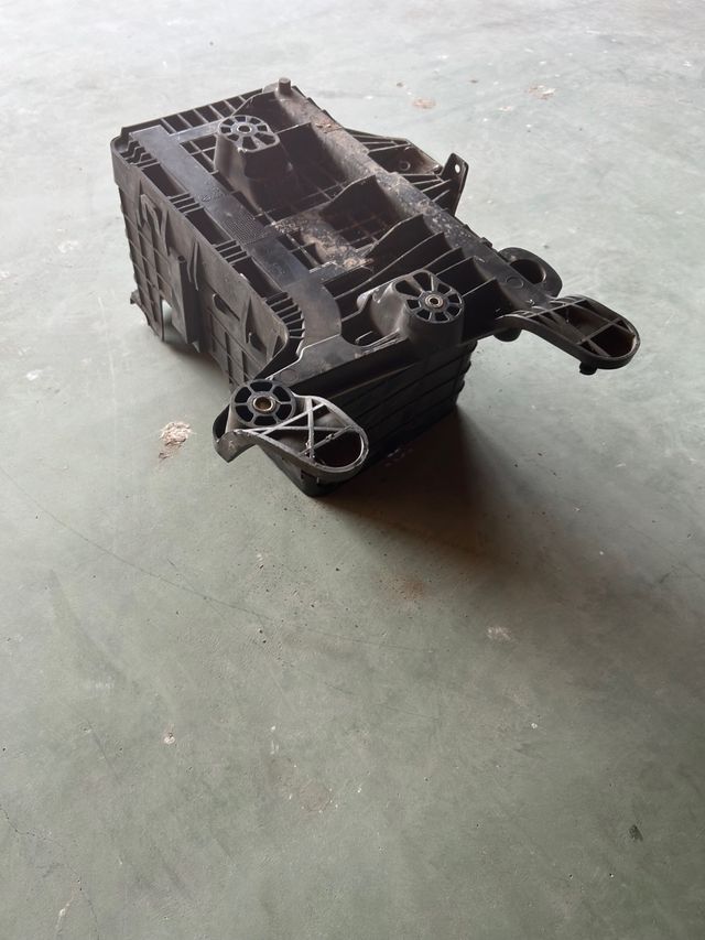 Compartimento bateria Volkswagen Golf 5