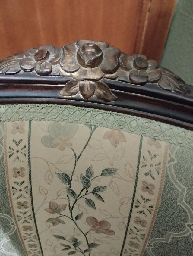 Dos sillones isabelinos