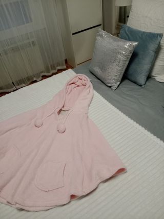 Poncho rosa muy calentito, nuevo