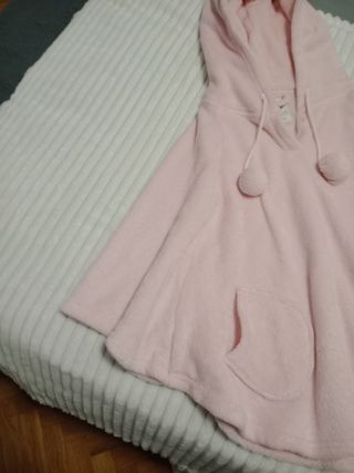 Poncho rosa muy calentito, nuevo