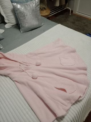 Poncho rosa muy calentito, nuevo