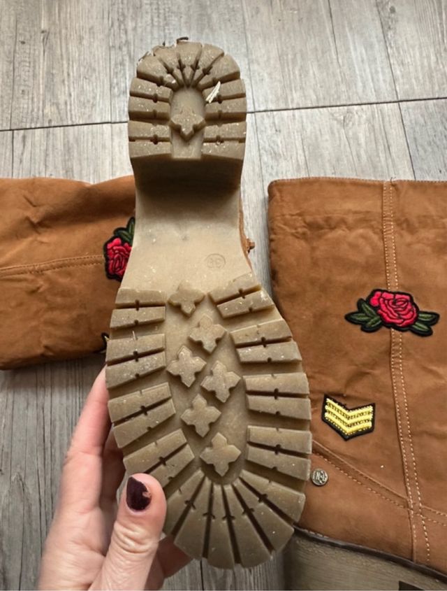 Botas altas marrones con borreguito