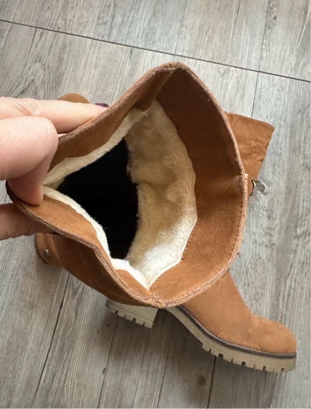 Botas altas marrones con borreguito