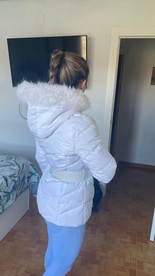 Chaqueta blanca plumas Guess