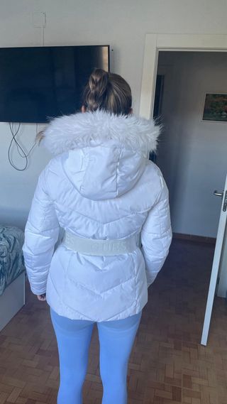 Chaqueta blanca plumas Guess