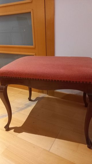 Coppia di sgabelli e poltrone antichi 