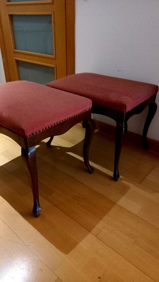 Coppia di sgabelli e poltrone antichi 