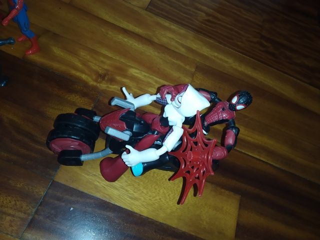 muñecos spiderman y woman