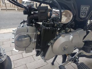 Moto réplica Honda Dax 125