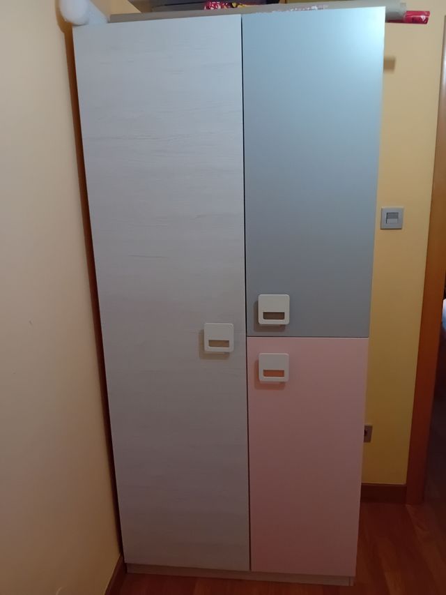 Armario juvenil de 3 puertas