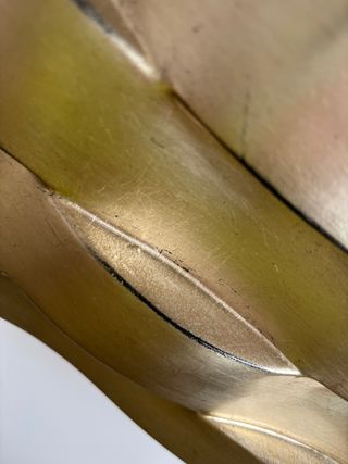 Espejo de diseño dorado