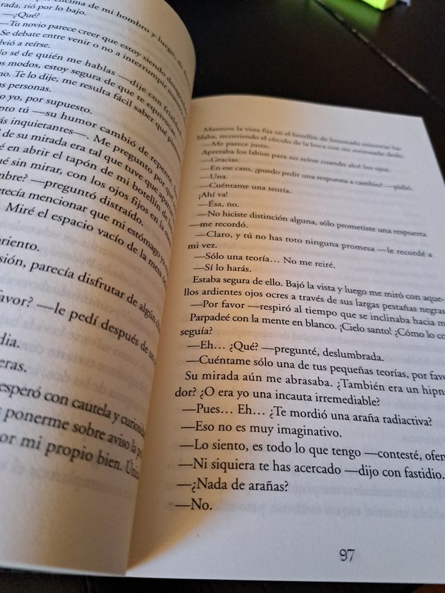 Crepúsculo (Saga Crepúsculo 1) (Spanish Edition)