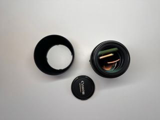 Canon EF 85mmf 1.8  + parasol original +(2filtros)