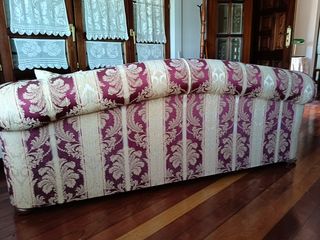 Sofa clásico en buen estado