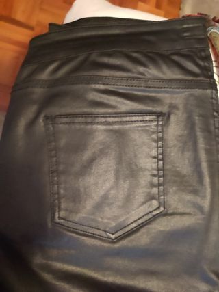 Pantalón chica,negro ,efecto cuero .95 CMS cintura