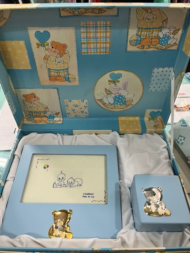 Marco infantil y chupete