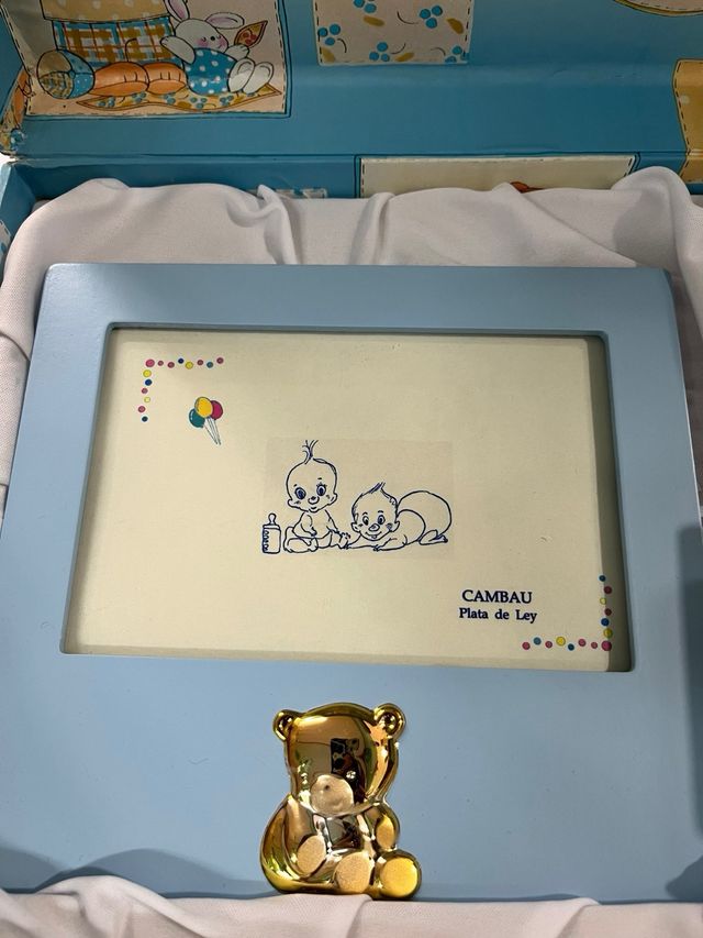 Marco infantil y chupete