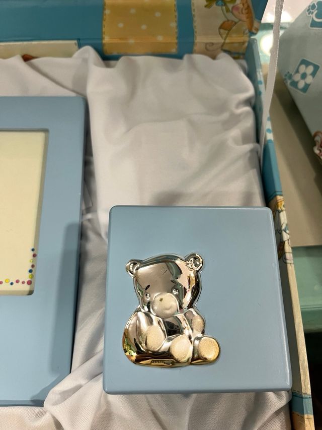 Marco infantil y chupete