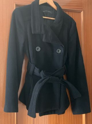 Abrigo negro Zara cruzado con lazo talla M