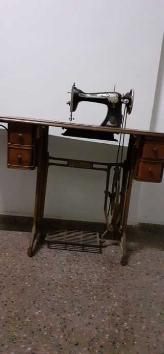 MAQUINA DE COSER.ANTIGUA SINGER