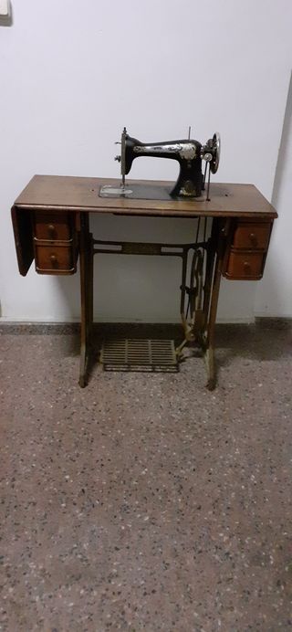 MAQUINA DE COSER.ANTIGUA SINGER