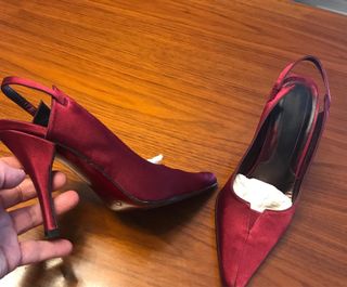 Zapatos y bolso de fiesta en satén burdeos 