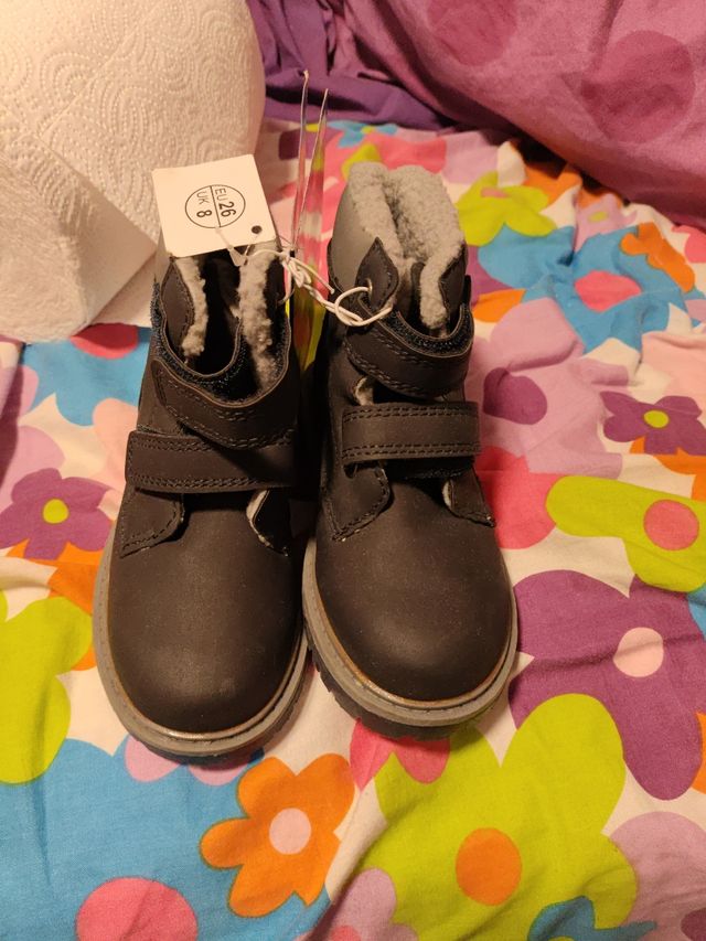 Botas niño nuevas 26