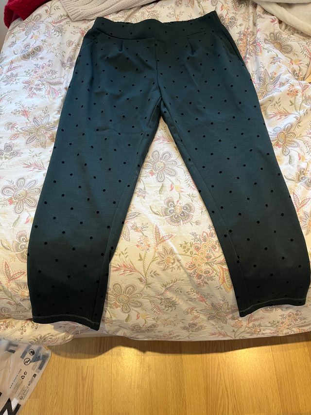 Pantalón ICHI verde botella con lunares. Talla S.