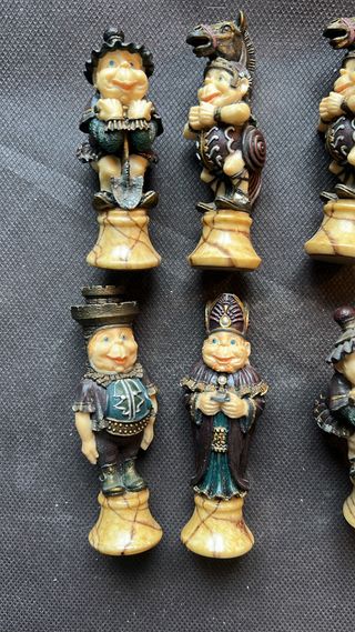 8 FIGURAS DE AJEDREZ GNOMOS