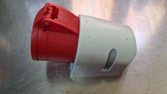 Base industrial mural X 3P+T 32A 400V