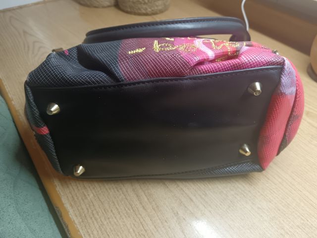 La nuova borsa di Uneven