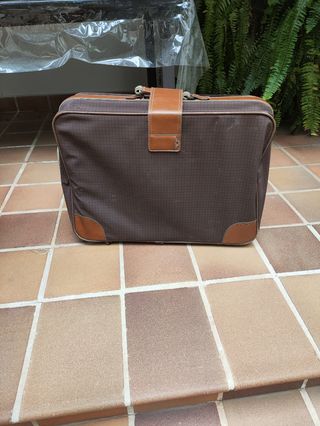 Maleta vintage con ruedas grande