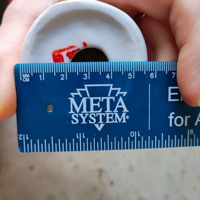 Statuetta in porcellana rumena