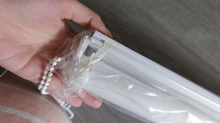 Estor enrrollable color blanco roto