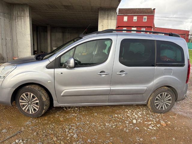 Furgoneta
Se vende o alquila x dia o por mes