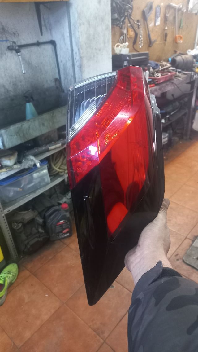 Piloto trasero de toyota derecho