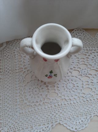Vasetto portafiori bianco in ceramica con manici