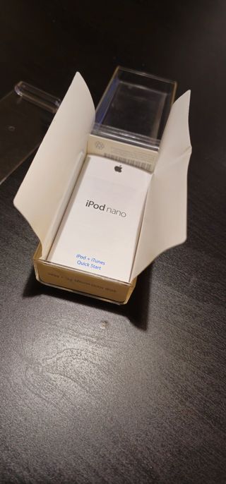 Caja iPod Nano 4gb Sivler