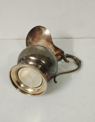 JARRA ANTIGUA DE METAL