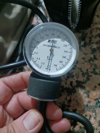 Tensiometro y fonendoscopio vintage