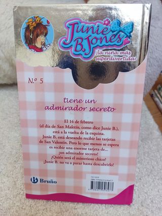 Junie B. Jones y el monstruo bajo la cama (Spanish Edition)