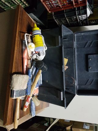Caja con herramientas de pintor. Fotos