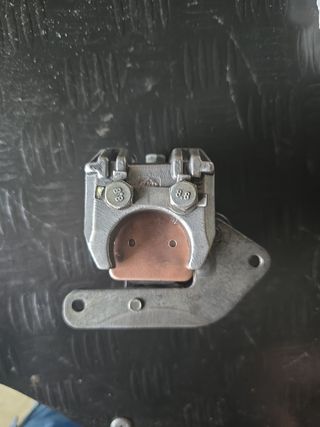 Pinza trasera quad 