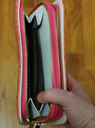 Cartera rosa dibujos.