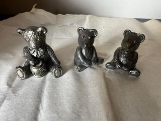 Hermoso peltre A E Williams Vintage Oso