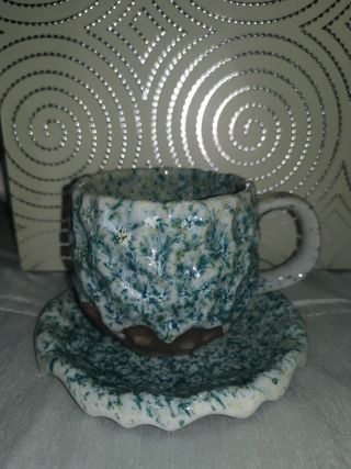 Juego de taza y plato de cerámica